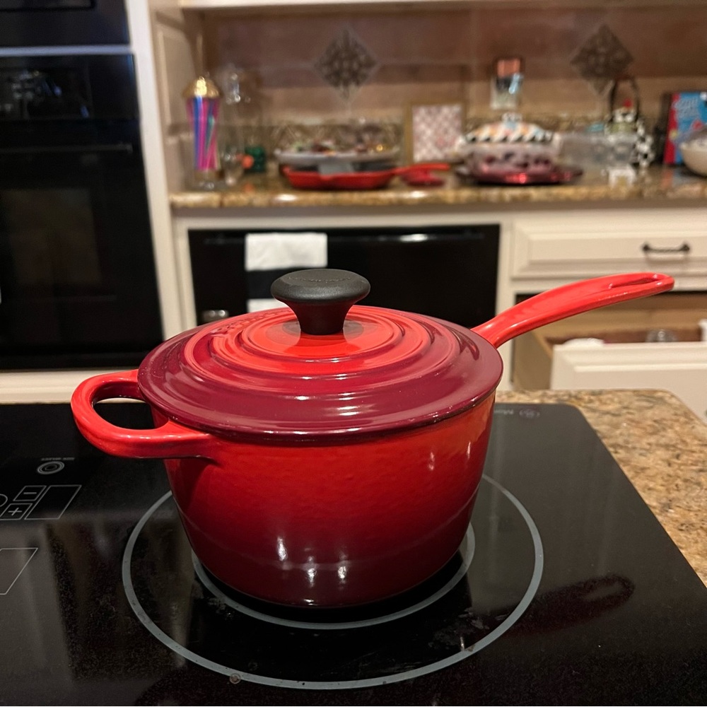 Le Creuset Signature Saucepan